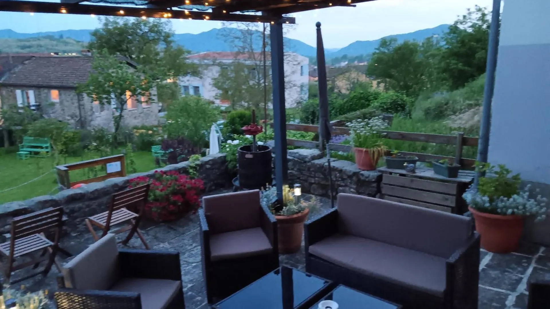 Monti Guesthouse Monti di Licciana Nardi 0*,  Italia
